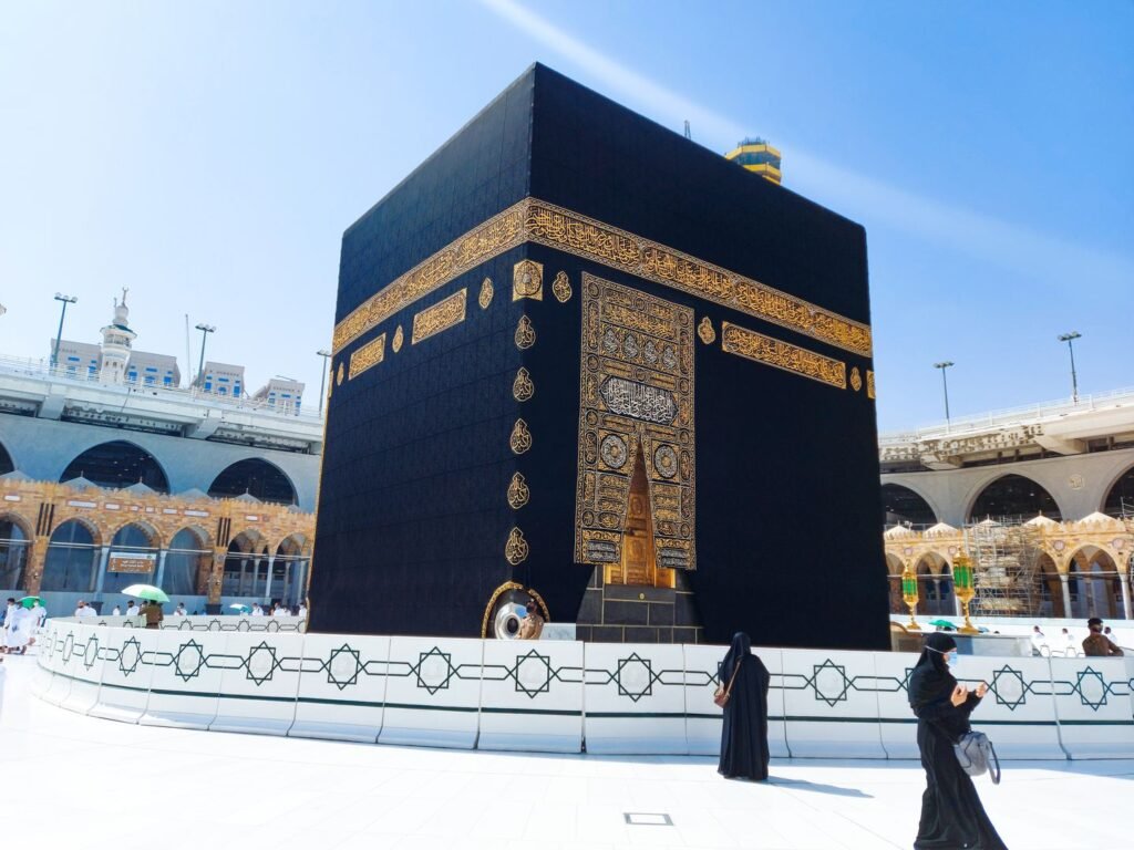 pilgrims in kaaba in macca al haram umrah social 2023 11 27 04 59 17 utc.jpg